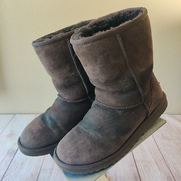 Ugg #5825 classic short boots sz 8 - Picture 1 of 10